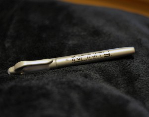 How to Choose the Best Silver Marker for Your Autographs